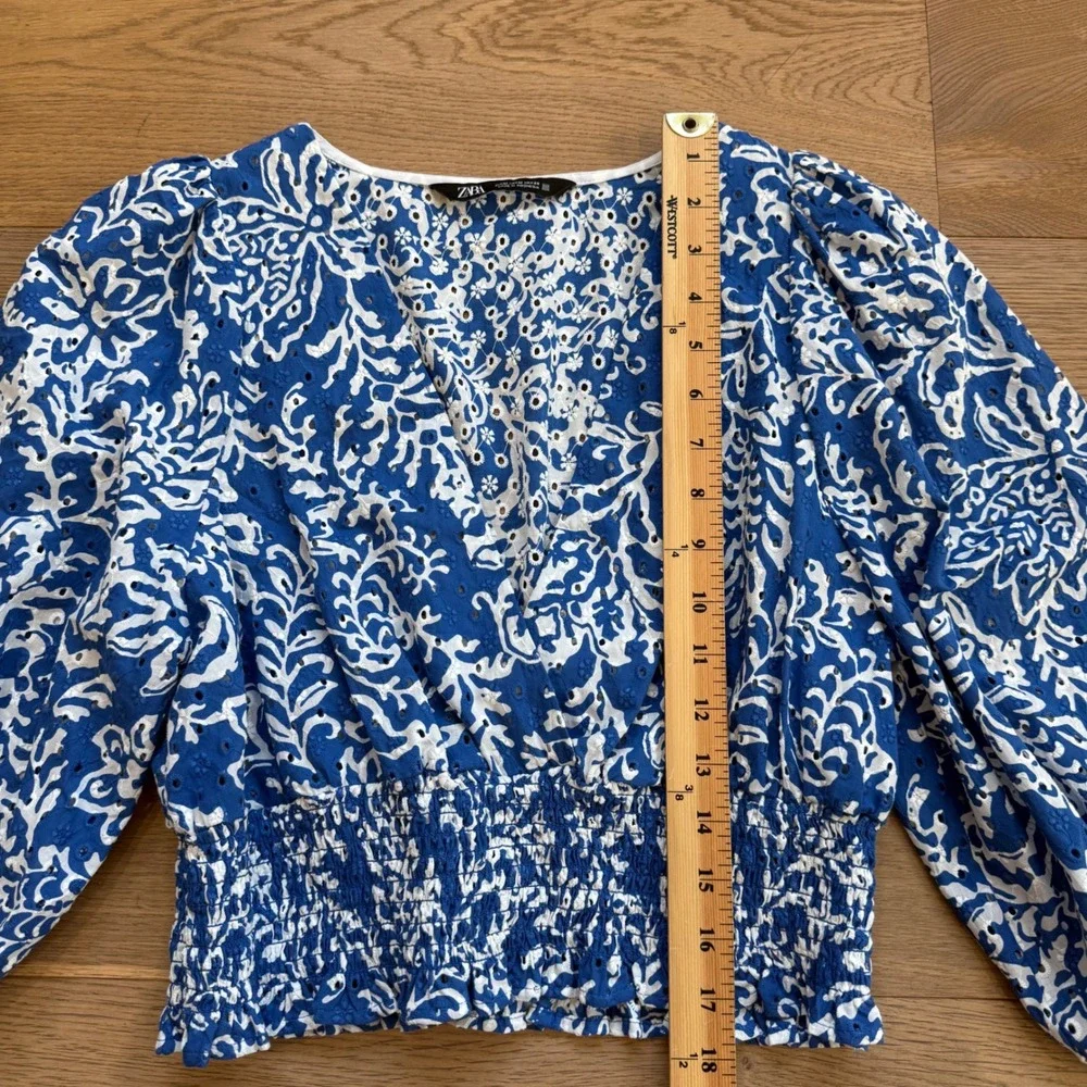 Zara Blue White Eyelet Floral Smocked Crop Top V-Neck Puff Sleeve Blouse Medium